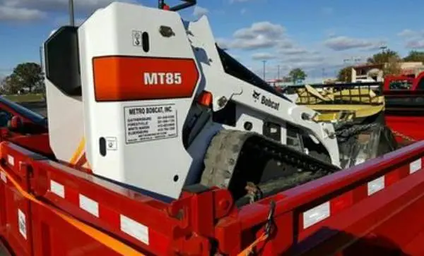 BOBCAT  DIESEL LOW HOURS MT 85