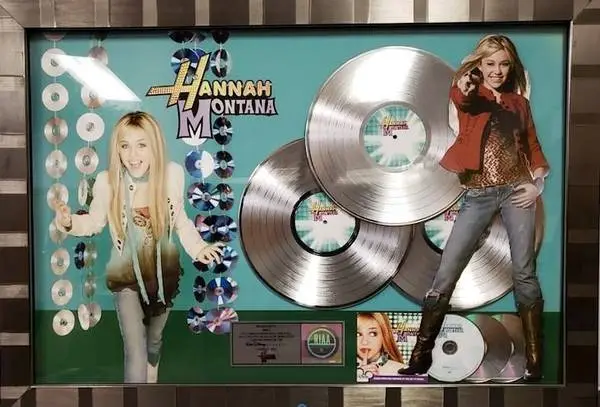 BUYING GOLD & PLATINUM RECORD AWARD PLAQUES