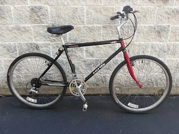 Vintage 26” Lotus mtb with hybrid slick tires for 53 to 58”