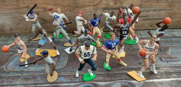 80s & 90s MLB NFL & NBA Sports Figures 17 Total