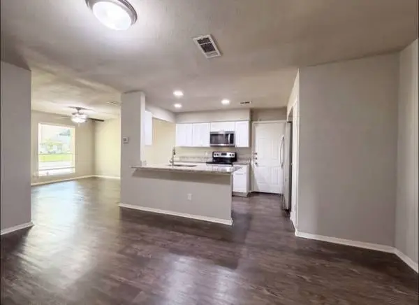 3 Bed 2 Bath Single Story- League City- Large Yard