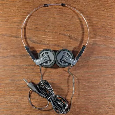Vintage Realistic Nova 36 On-Ear Headphones – Classic 1980s Lightweight Stereo