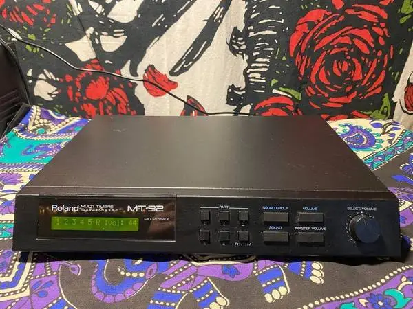 VTG 1987 Roland MT-32 MIDI Synthesizer