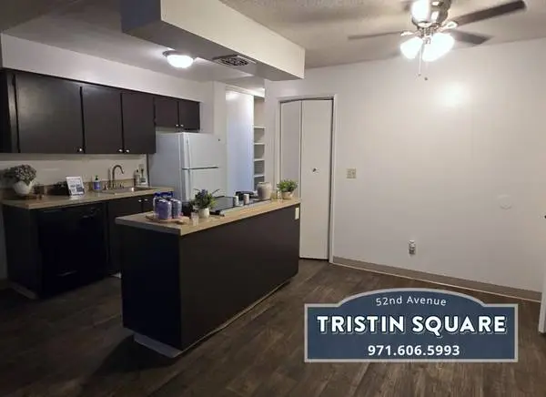 Close Proximity to Shopping & Restaurants, Urban Style + 1 Bed Apt