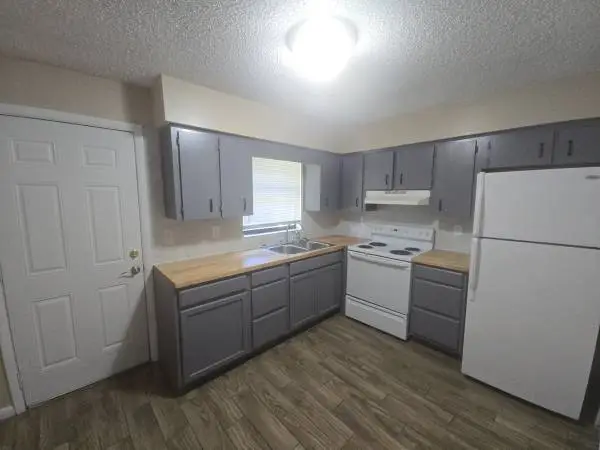 2-Bed 1-Bath MOVE-IN BONUS Duplex Unit for Rent in Lakeland