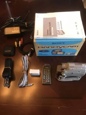 SONY DCR-HC40 VIDEO CAMERA