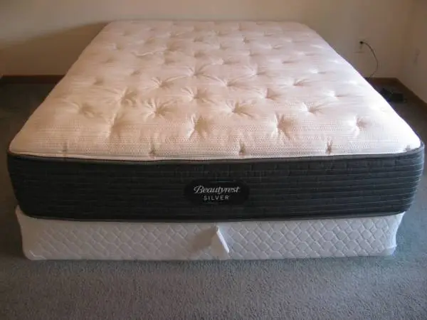 Beautyrest 12 Silver, BR5900 Medium-Firm Mattress (under 2 years old)