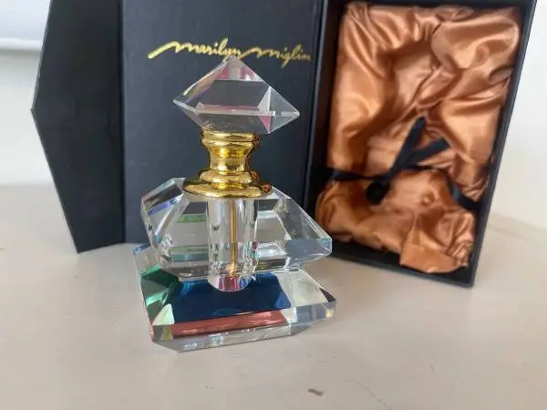 Beautiful Marilyn Miglin crystal perfume bottle+ other crystal pieces!