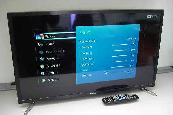 Several 23-32 Flat-Panel Displays - TV - Computer Monitors