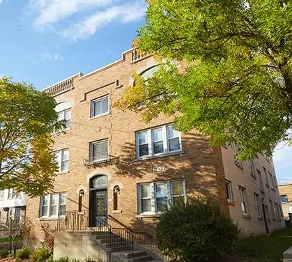 Cozy one bedroom apartment in Shorewood! Heat included!