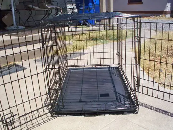 Kennel crate for larger dog 36long, 23 wide, 24tall dbl door