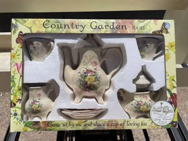 BRAND NEW LILY CREEK COUNTRY GARDEN TEAPOT SET