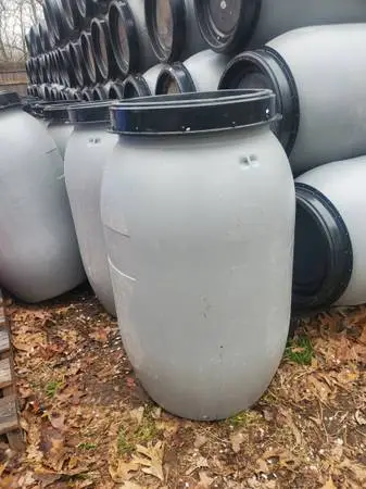 55 GALLON SCREW TOP FOOD GRADE PLASTIC BARREL $35 EACH