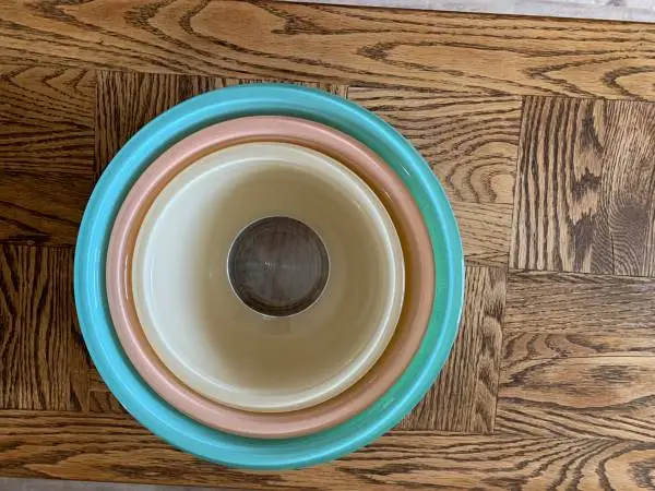 3 Vintage Pastel Pyrex Nesting Bowls