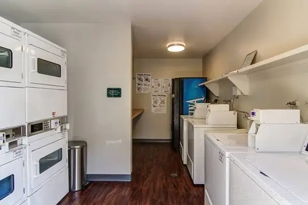 Dishwasher, Microwave, Window Coverings