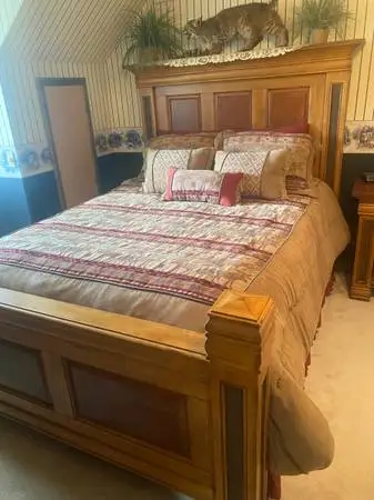 Dick Idol queen bedroom set