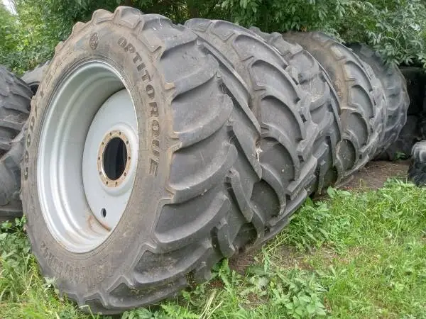 LSW680/55R42 Goodyear radial sprayer floater tires on 10-bolt rims