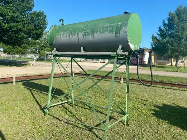 over head fuel tank w stand, 300 gal
