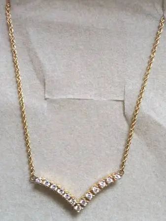 💎 14k Yellow Gold DIAMOND V 18 NECKLACE 💎