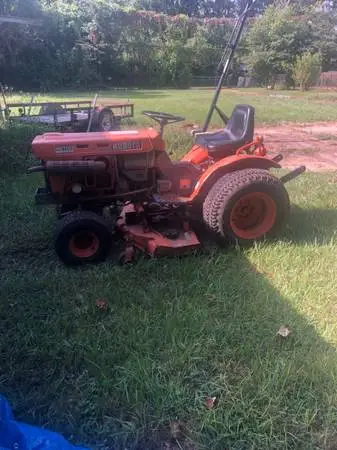 KUBOTA B6100 W/48 BELLY MOWER