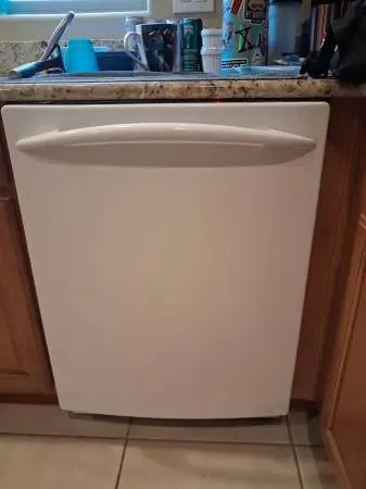 GE Profile Dishwasher White - Works Great