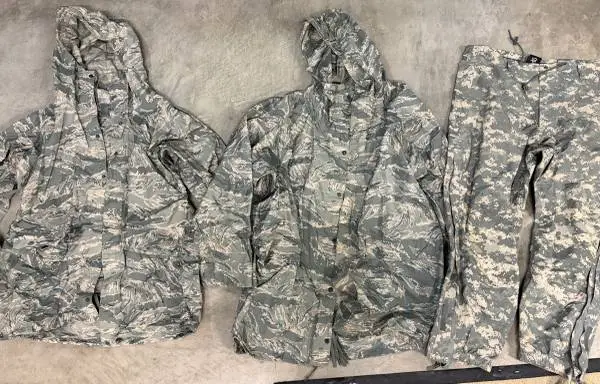 Camo rain jackets pants L