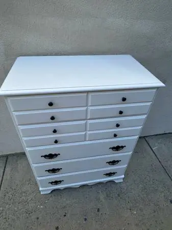 BEAUTIFUL LIKE NEW SOLID WOOD FARMHOUSE DRESSER CAN DELIVER LOCAL IF NEEDED