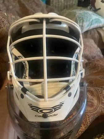 Adjustable CASCADE R Lacrosse Helmet. For boys or girls (goalie)