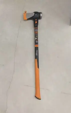 New Fiskars 8lb Maul, Splitting Axe, Sledge Hammer