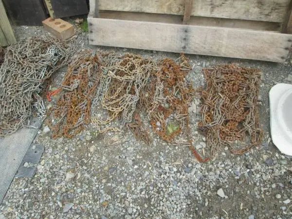 CHAINS-CHAINS-CHAINS
