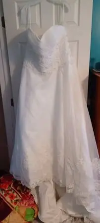 NEW, NEVER WORN, WEDDING DRESS