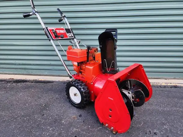 Toro 2 stage 5hp 21 inch snow blower HEAVY DUTY works great