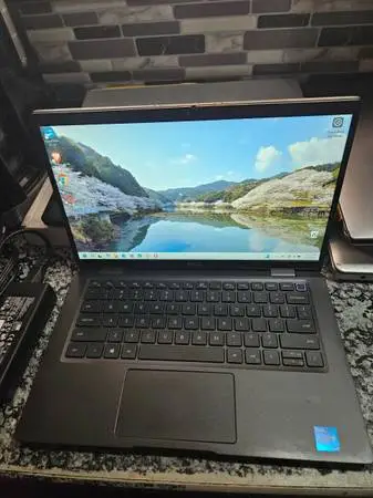 DELL 13.3 LAPTOP i5-1165U-16GB Ram,256GB SSD HD,Win 11