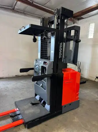 2019 Toyota Orderpicker Forklift 407 Hours!
