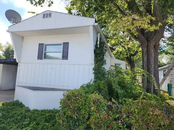 Mobile/Manufactured Home in Weston Manor, 729-17th Ave., #3