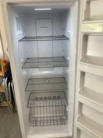FRIGIDAIRE 16 cu-ft upright freezer-like new