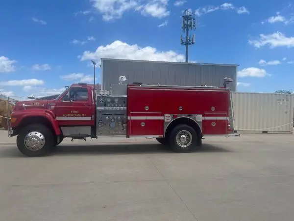 Fire truck in excellent condition low miles low hours.