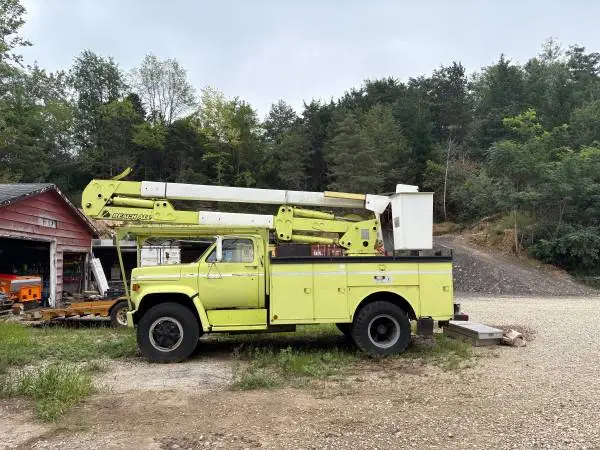 Bucket truck