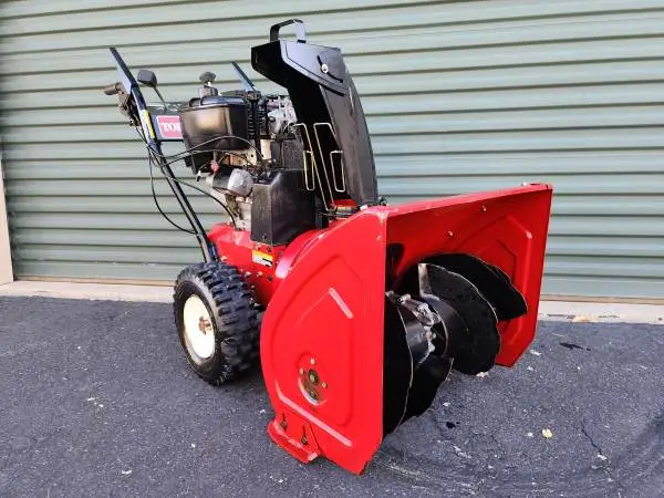Toro Commercial 8hp 24 inch POWERSHIFT snow blower Works Great E start