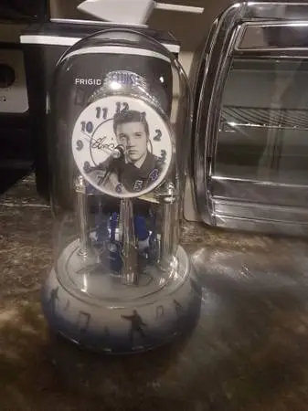 Elvis anniversary clock