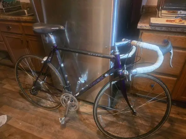 TREK 2120 Carbon Road Bike