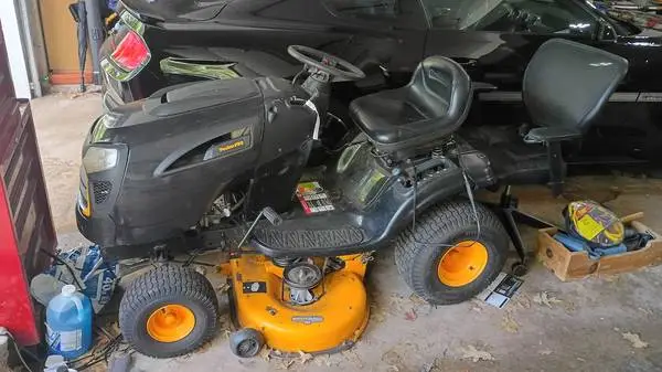 Riding Lawnmower Poulan Pro Model PP19A42