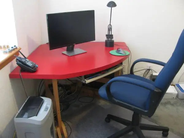 Corner Computer Desk with Office Chair and Floor Mat