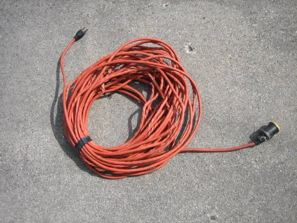 100 foot extention cord - indoor /outdoor