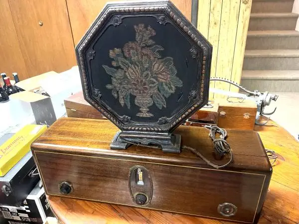 WORKING! Radiola 18 + RCA loudspeaker 103 (tapestry) NICE!! - $275 (p
