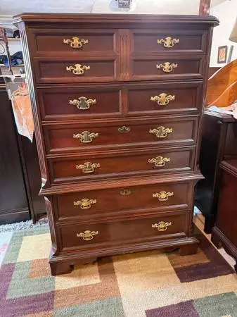 Chest of drawers ( Bassett)