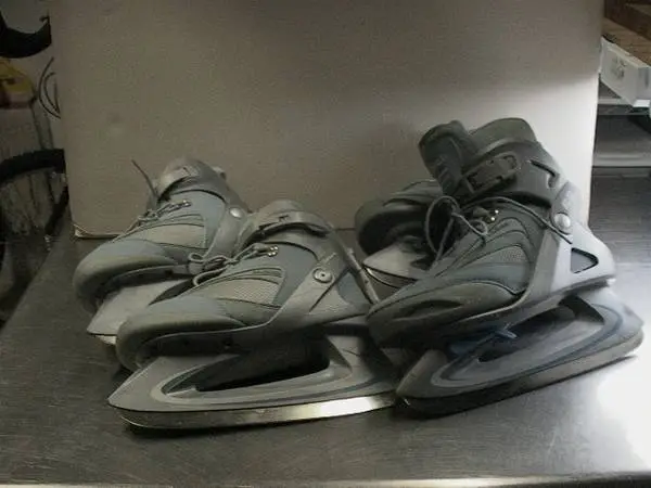 Ice Skates- Womens Medium Size 6. Shoe size 7/7.5