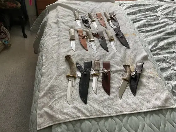 Knifes  fixed blades skinners & hunt . antler handles  with leather sheath