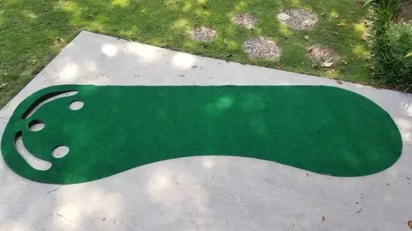NEW Rollup Putting Green 3x9