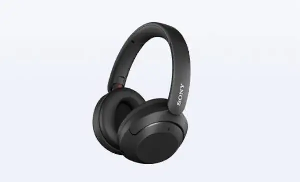 Like new Sony Bluetooth head phones with case -noise cancelling levels